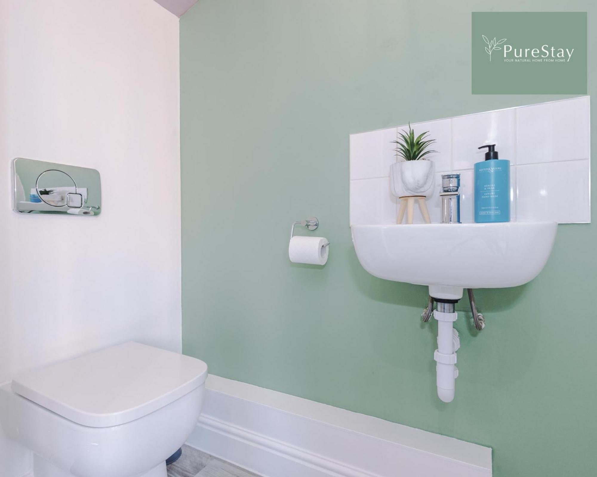 Stunning Five Bedroom Manchester House With Free Parking By Purestay Short Lets & Serviced Accommodation Exterior foto