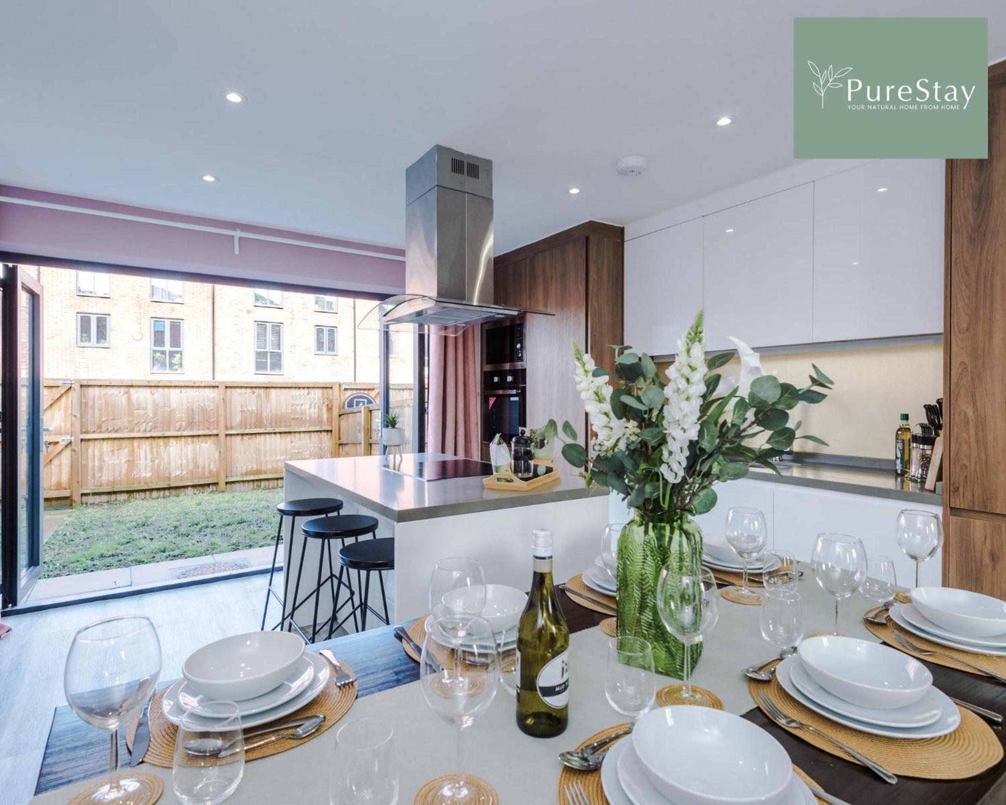 Stunning Five Bedroom Manchester House With Free Parking By Purestay Short Lets & Serviced Accommodation Exterior foto